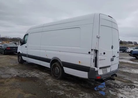 2015 Mercedes-Benz Sprinter 2500 High Roof из США, поврежденный, VIN WD3PE8CC6FP131402